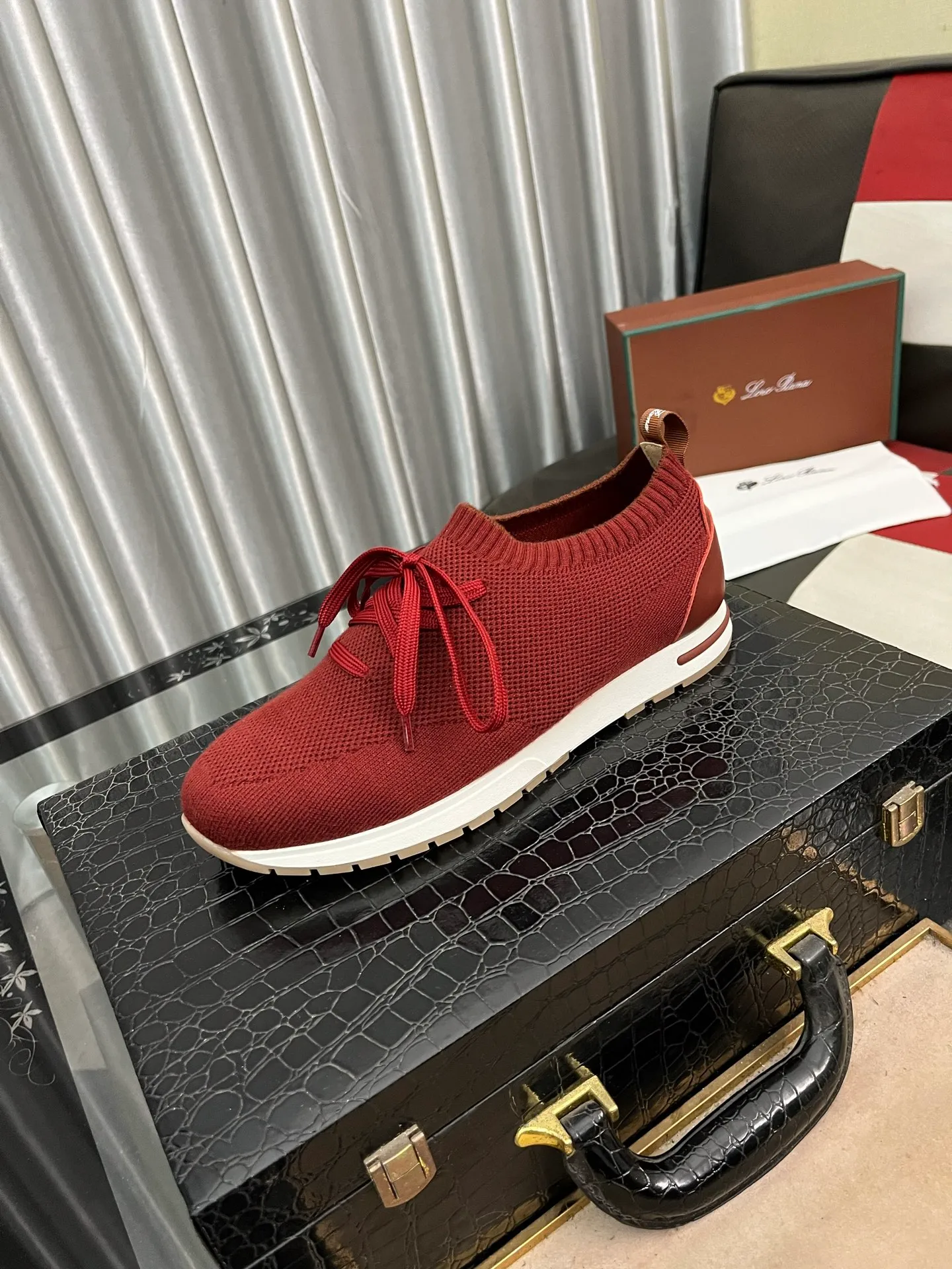 Men's shoes 💰420⌚️⌚️ (loro piana) new moccasin shoes official website original 1:1 mold opening, original quality 💯 fine workmanship, high-end luxury ☘ The upper is made of original waterproof treatment breathable fly-woven suede 🌴 luxury 🐂 leather lining 🍓 rubber wear-resistant outsole, size 38-44 (size 45 can be customized) 5️⃣ colors available